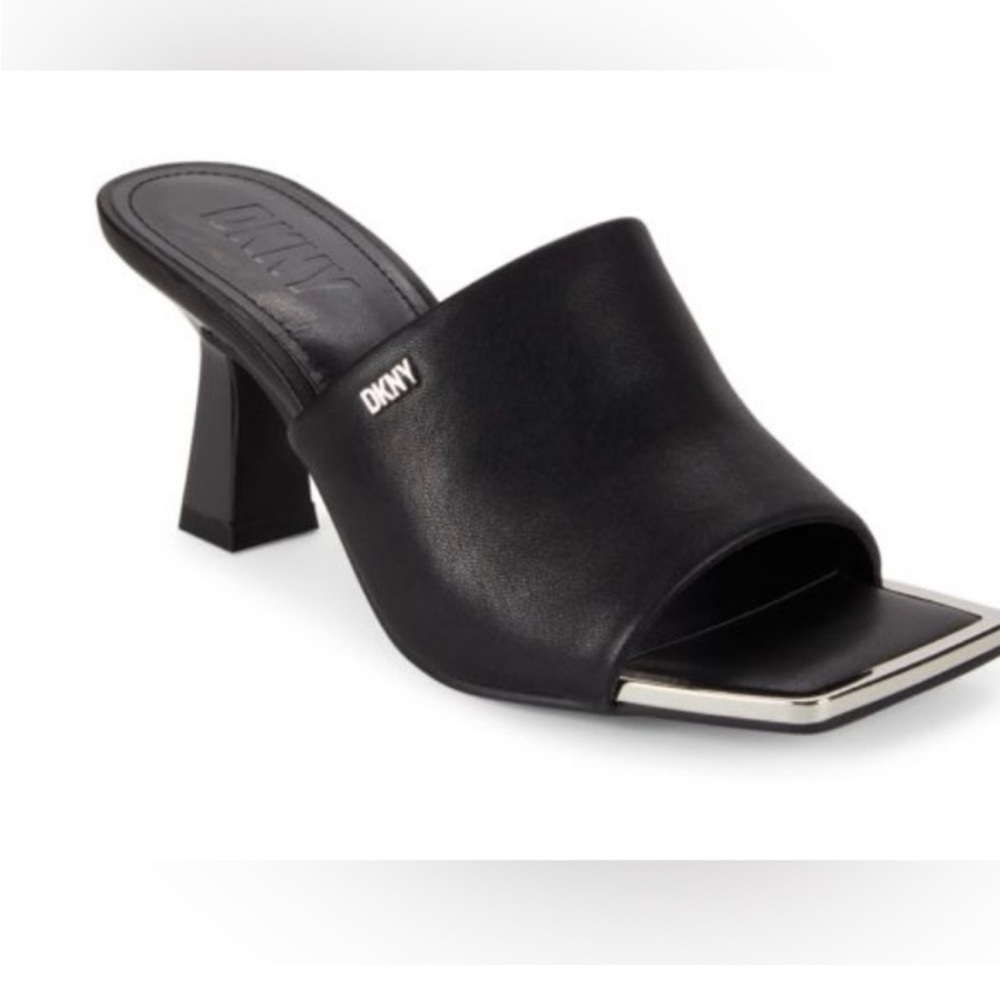 DKNY NWT Kellyn Block heel sandals size 9